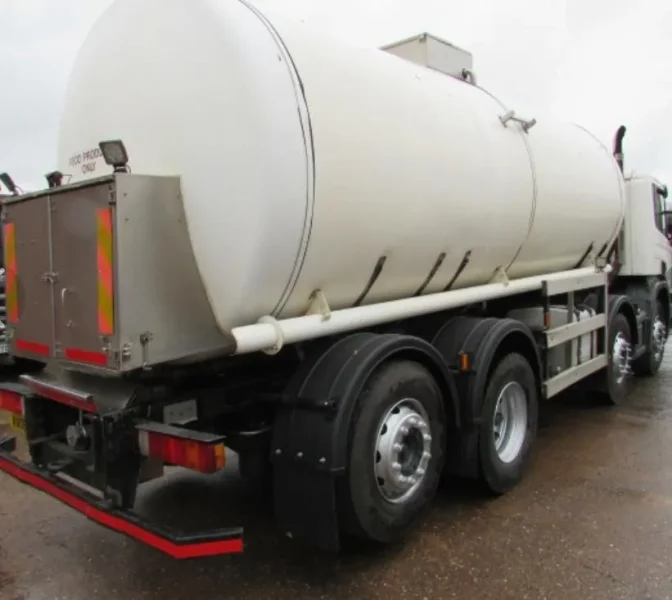 SCANIA P340 8x2 Water/ Milk Tanker