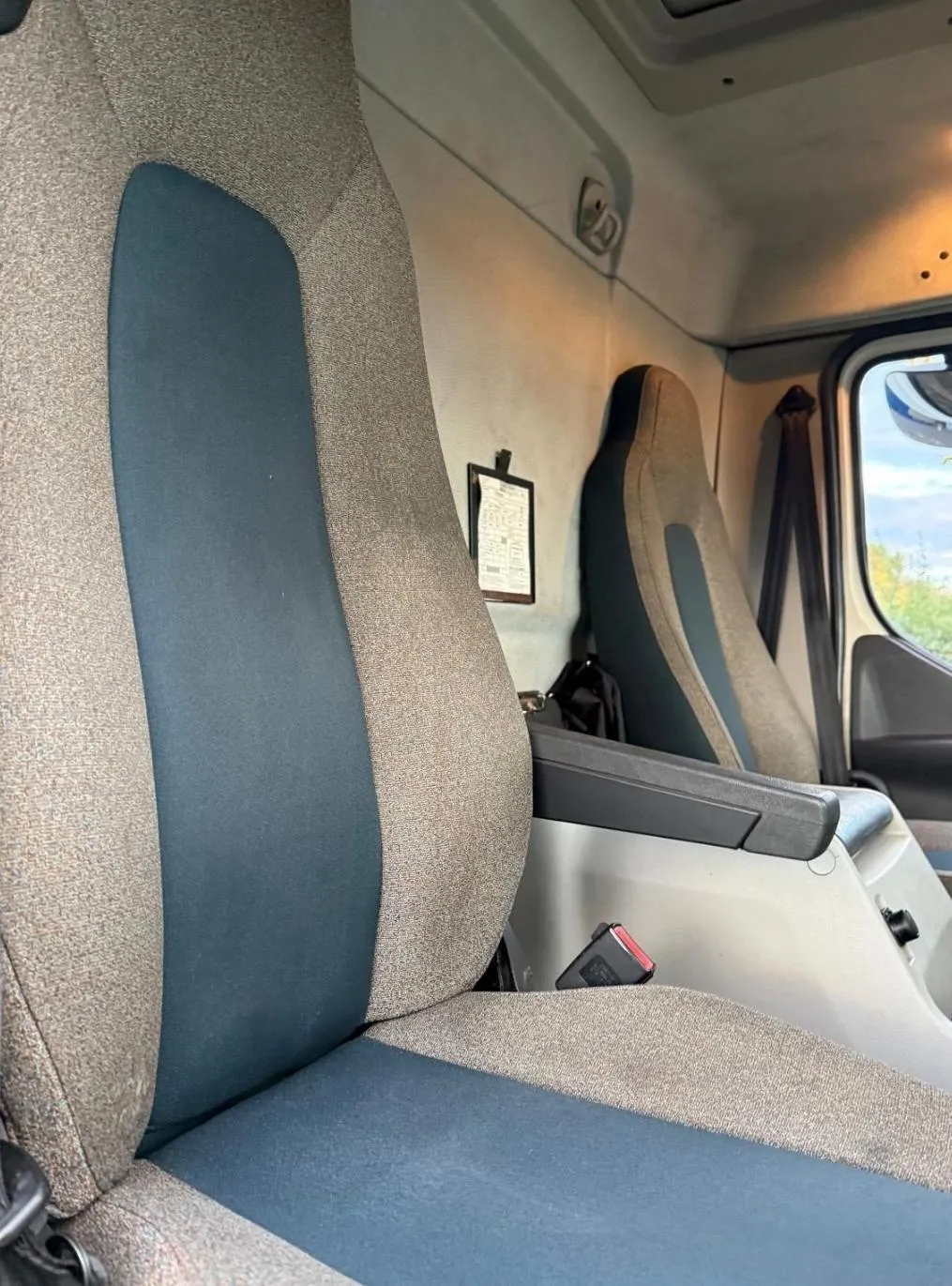 2016 Volvo FL 250 10 ton Curtainside