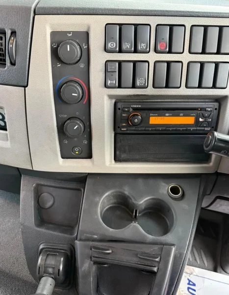 2016 Volvo FL 250 10 ton Curtainside