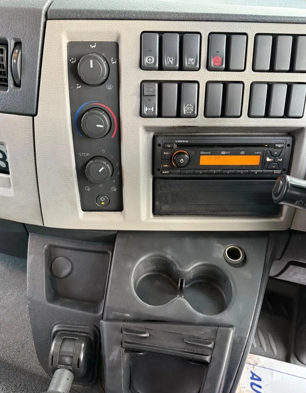 2016 Volvo FL 250 10 ton Curtainside