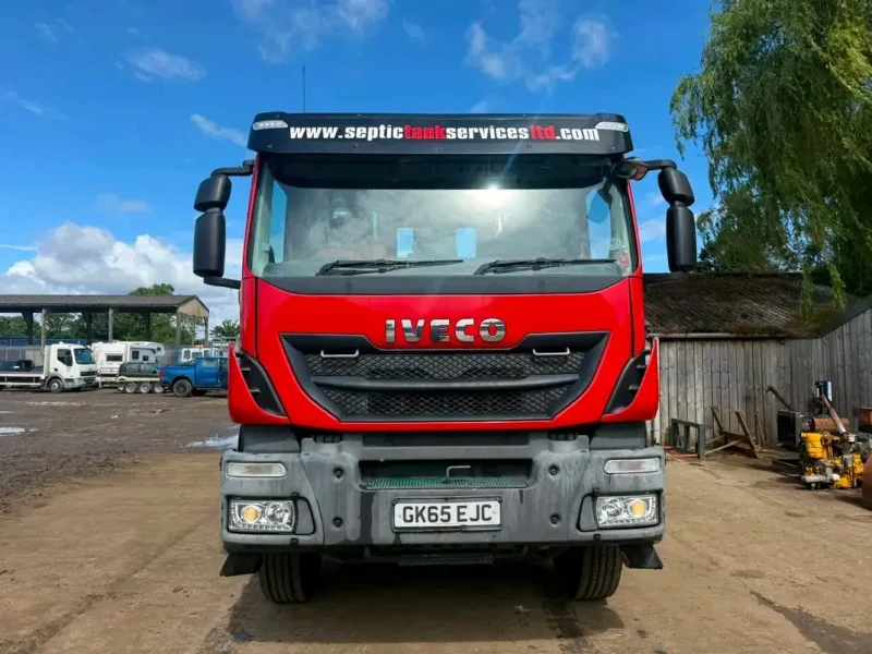 2015 IVECO 340 8x4 TIPPER GRAB