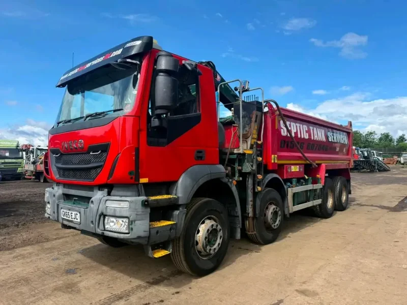 2015 IVECO 340 8x4 TIPPER GRAB