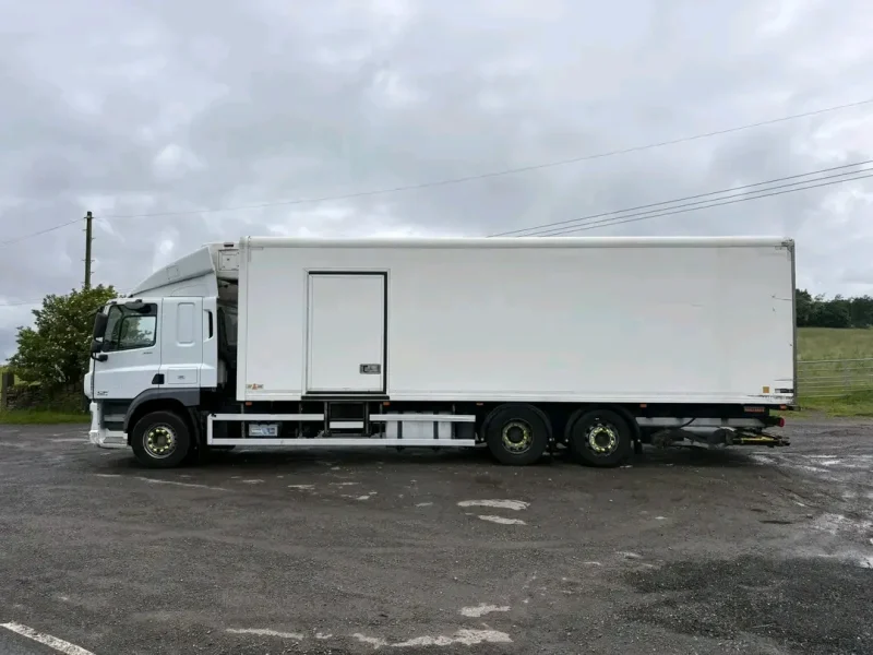 2015 DAF CF 330 6x2 10 ToN Fridge